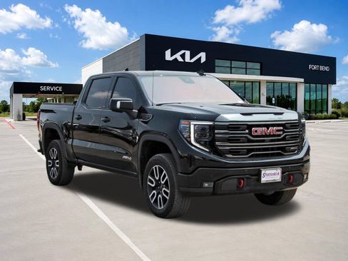 Used 2023 GMC Sierra 1500 AT4 w/ Technology Package AWD/4WD image 3
