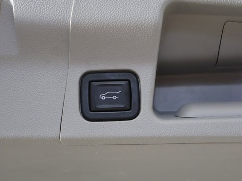 Used 2023 GMC Acadia SLE w/ Driver Convenience Package FWD image 21