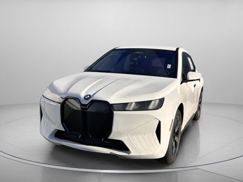 Used 2026 BMW iX xDrive45 w/ Premium Package image 2