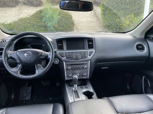 Used 2019 Nissan Pathfinder SL FWD image 8
