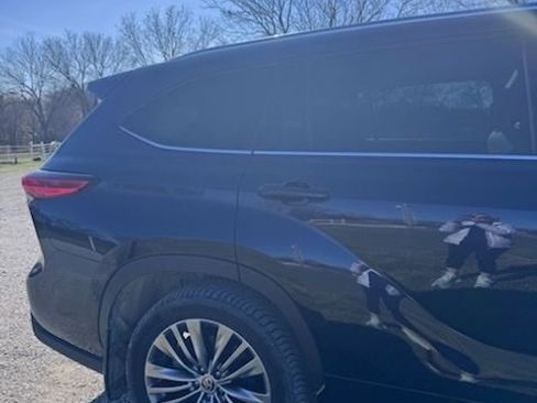 Used 2020 Toyota Highlander Platinum image 4