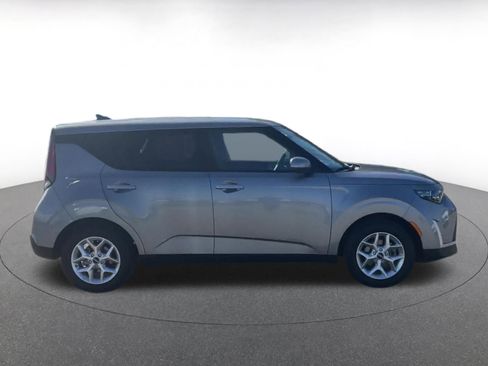 Used 2025 Kia Soul LX w/ LX Technology Package image 16
