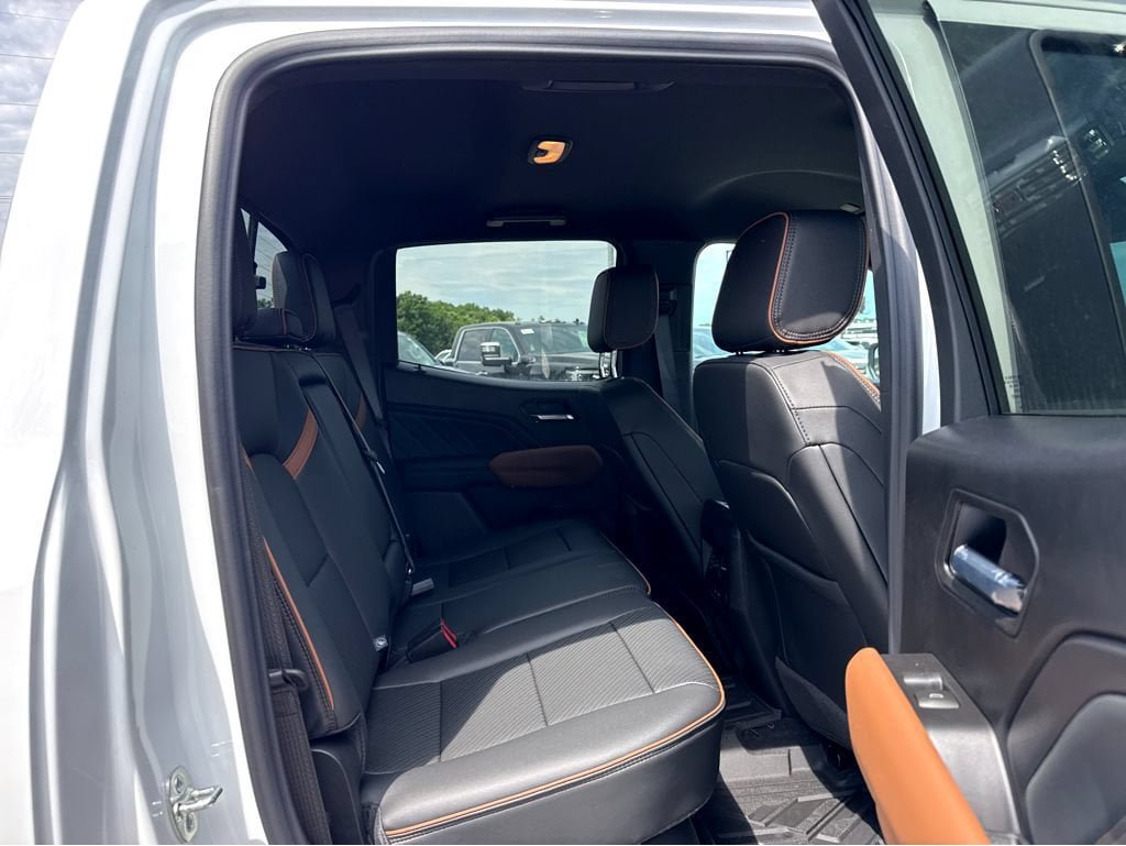 New 2026 GMC Canyon AT4 w/ AT4 Premium Package AWD/4WD image 6