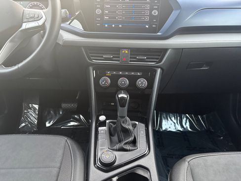 Used 2023 Volkswagen Taos SE image 4