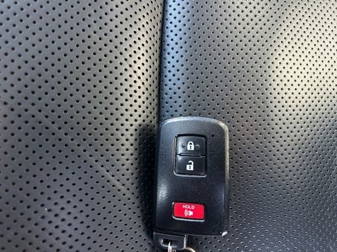 Used 2021 Toyota 4Runner Limited AWD/4WD image 32