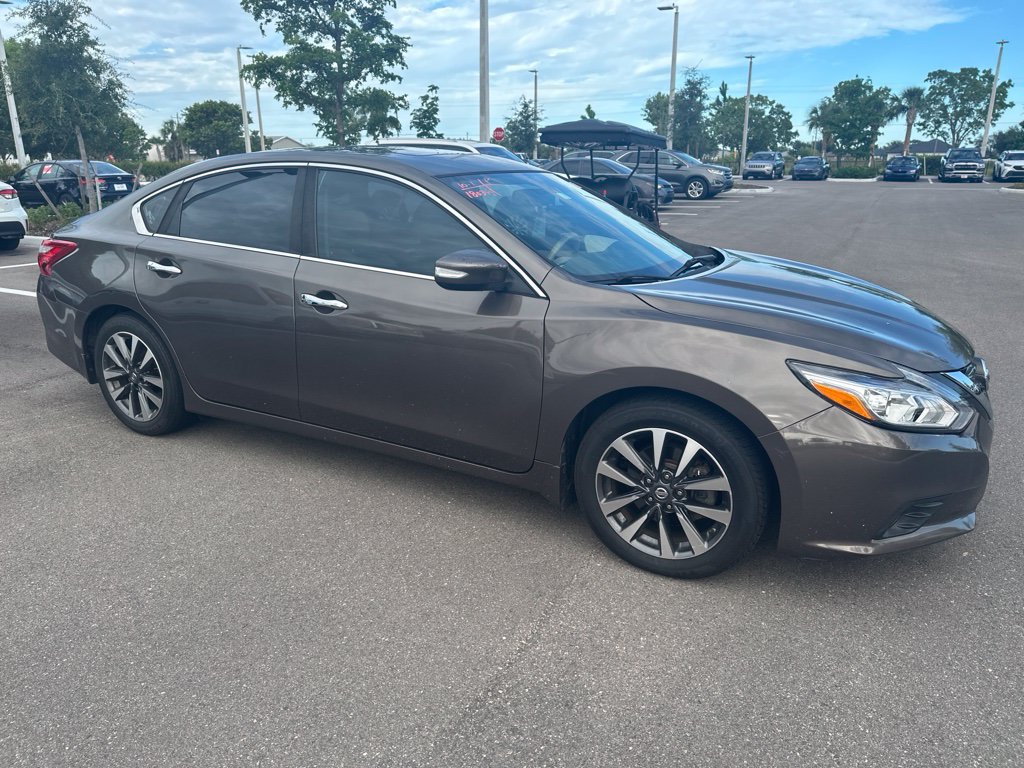 Used 2016 Nissan Altima 2.5 SL w/ 2.5 Technology Package FWD image 4