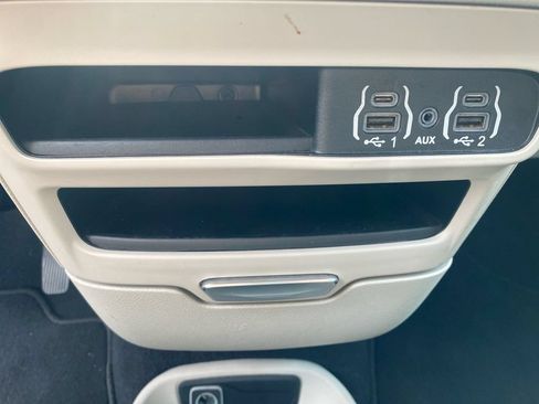 Used 2023 Chrysler Pacifica Touring-L FWD image 20
