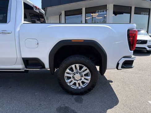 Used 2021 GMC Sierra 3500 Denali w/ Denali Ultimate Package AWD/4WD image 3