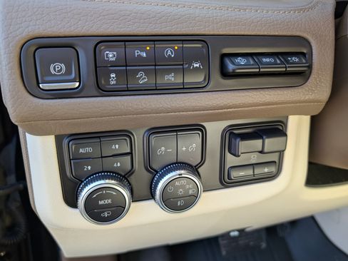 Used 2023 GMC Yukon XL Denali w/ Denali Reserve Package image 27