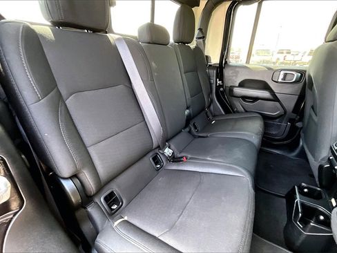 Used 2020 Jeep Gladiator Overland image 22
