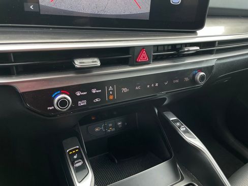 Used 2025 Kia Sorento S image 18