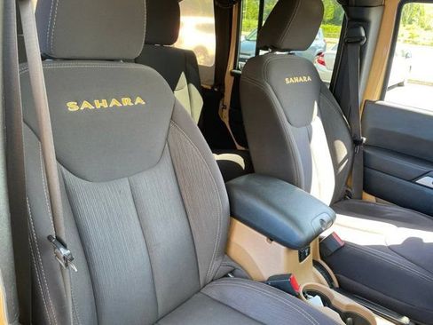 Used 2013 Jeep Wrangler Unlimited Sahara AWD/4WD image 10