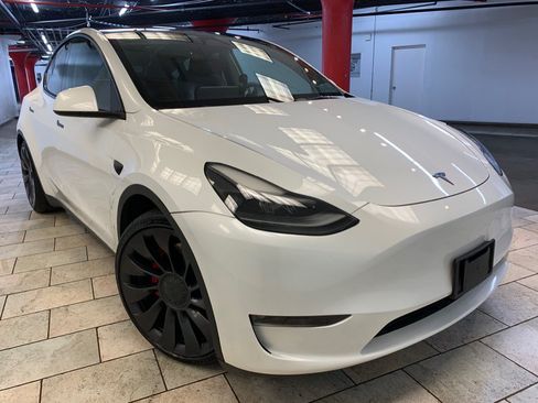 Used 2023 Tesla Model Y Performance AWD/4WD image 2