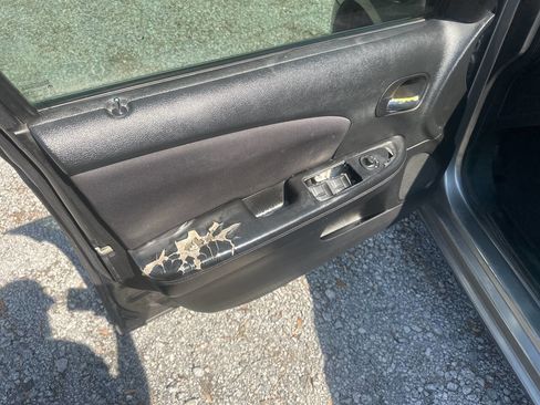 Used 2013 Chrysler 200 Touring image 7