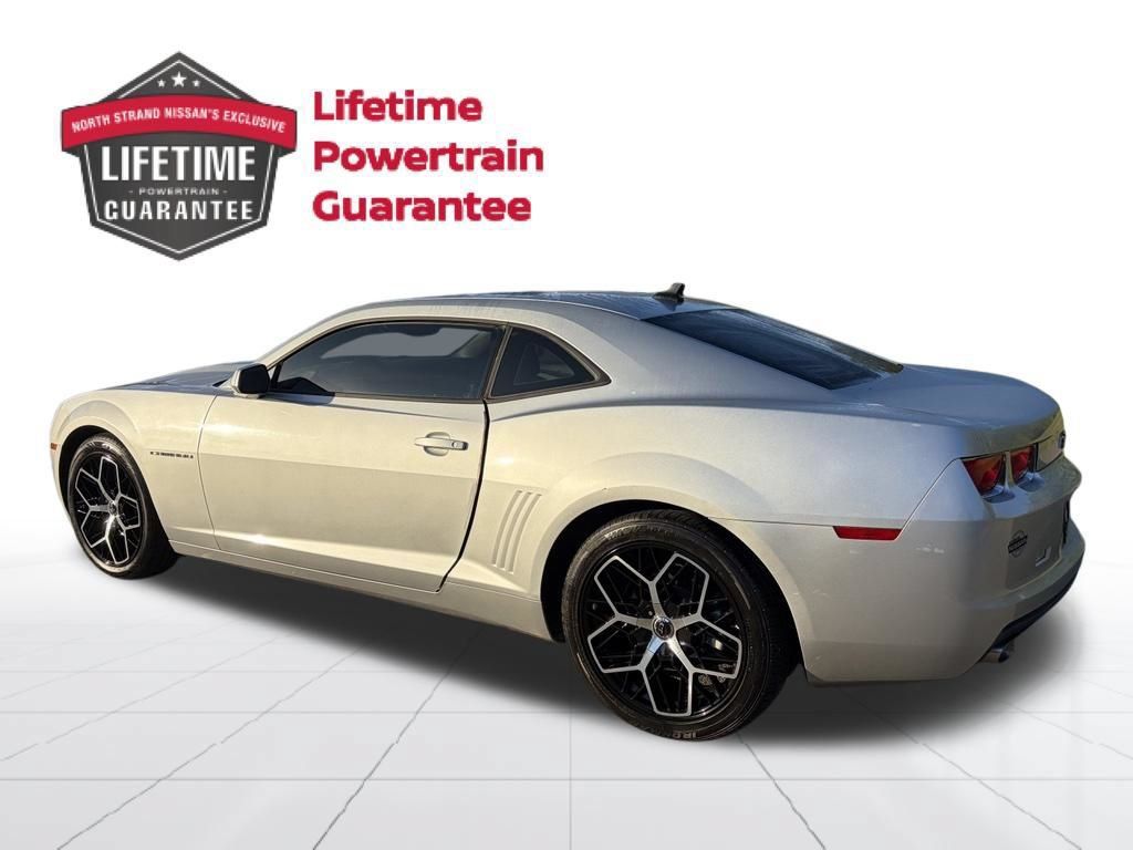 Used 2011 Chevrolet Camaro LS RWD image 3