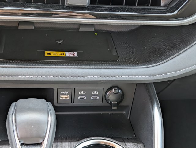 Used 2025 Toyota Highlander Platinum AWD/4WD image 16