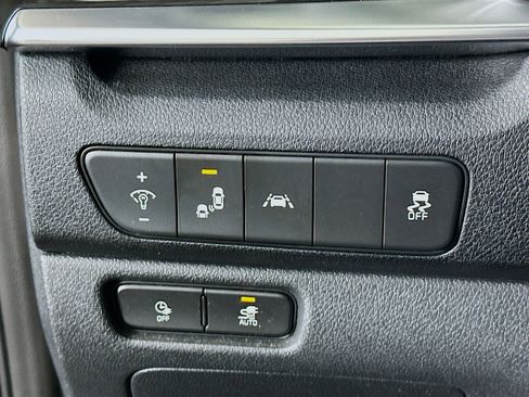 Used 2022 Kia Niro EX image 17