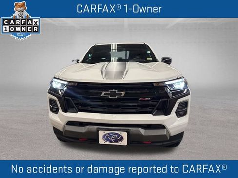 Used 2025 Chevrolet Colorado Z71 w/ Technology Package AWD/4WD image 2