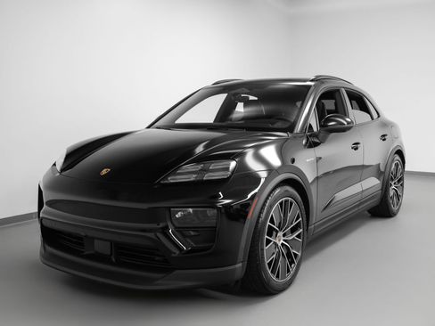 Certified 2025 Porsche Macan 4 Electric image 6