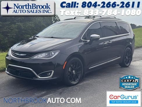 Used 2018 Chrysler Pacifica Limited w/ Advanced Safetytec Group image 1