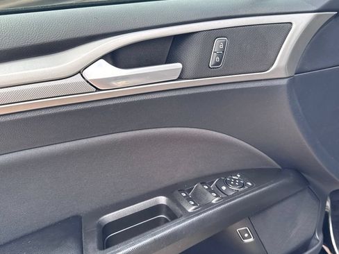 Used 2020 Ford Fusion SE FWD image 9