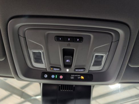 Used 2024 GMC Sierra 3500 SLE w/ SLE Value Package image 11