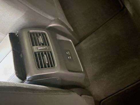 Used 2023 Nissan Rogue SV image 27