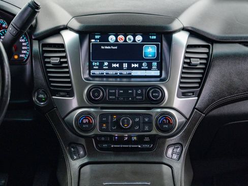 Used 2020 Chevrolet Suburban Premier AWD/4WD image 18