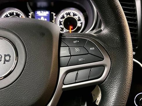 Used 2021 Jeep Cherokee Latitude AWD/4WD image 12