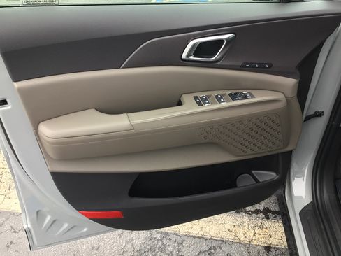 New 2026 Kia Carnival EX image 9