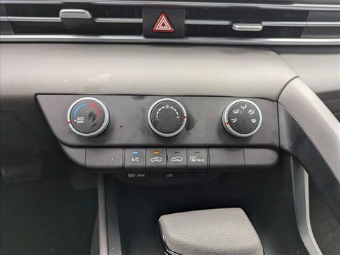 Certified 2026 Hyundai Elantra SE w/ Cargo Package FWD image 19