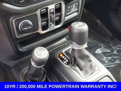 Used 2025 Jeep Wrangler Unlimited Sport AWD/4WD image 21