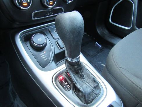 Used 2018 Jeep Compass Sport image 40