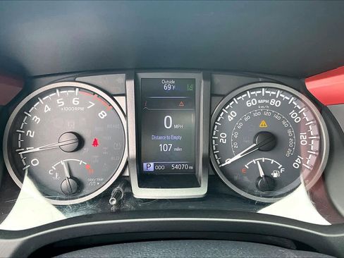 Used 2018 Toyota Tacoma TRD Sport image 25