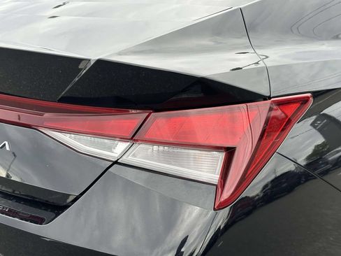 Used 2023 Hyundai Elantra SE w/ Cargo Package FWD image 12