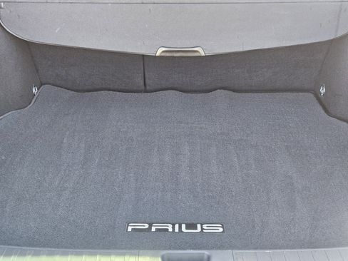 Used 2019 Toyota Prius LE image 30