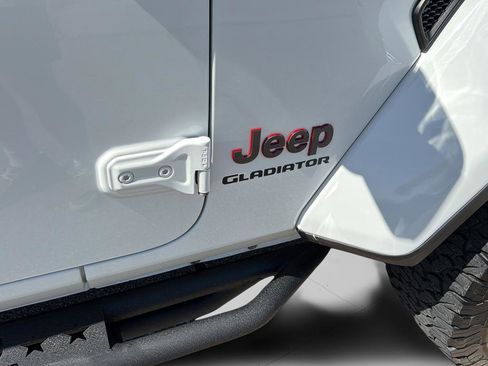 Used 2021 Jeep Gladiator Rubicon image 10