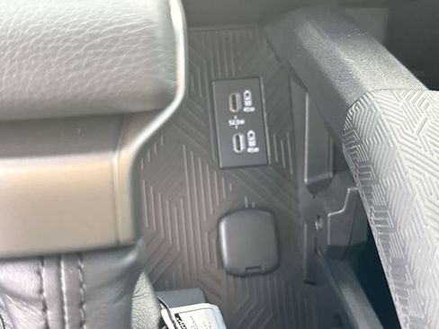 Used 2025 Toyota Tacoma SR5 AWD/4WD image 24