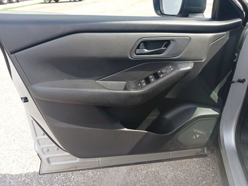 Used 2024 Nissan Rogue S AWD/4WD image 11