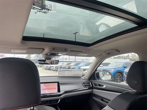 New 2025 Volkswagen Atlas Peak Edition SE image 28