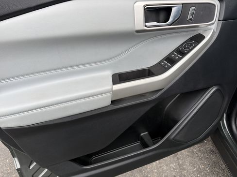 Used 2022 Ford Explorer XLT w/ Equipment Group 202A image 16