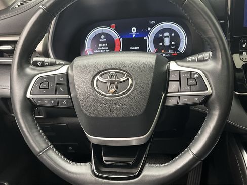 Used 2023 Toyota Highlander Limited image 15