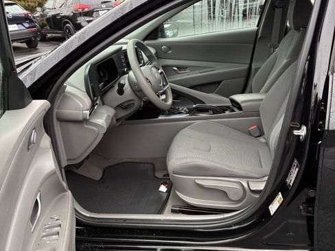 Used 2024 Hyundai Elantra SE FWD image 25
