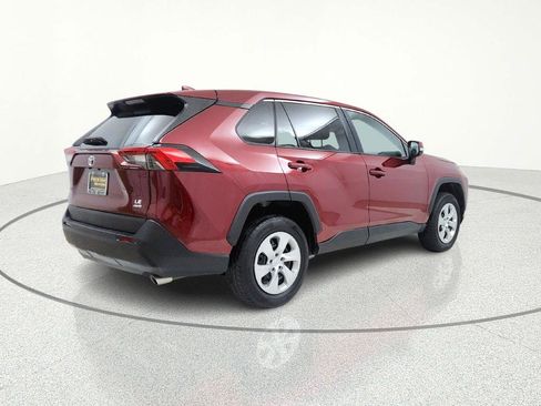 Used 2022 Toyota RAV4 LE image 8