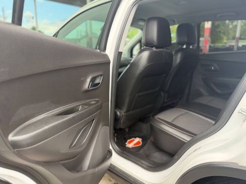 Used 2017 Chevrolet Trax LT w/ LT Convenience Package FWD image 15