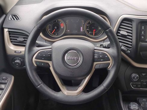 Used 2018 Jeep Cherokee Latitude w/ Cold Weather Group image 22