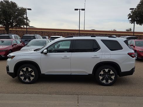 New 2026 Honda Pilot Touring image 2