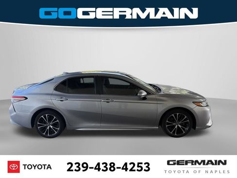 Used 2019 Toyota Camry SE w/ Convenience Package FWD image 5