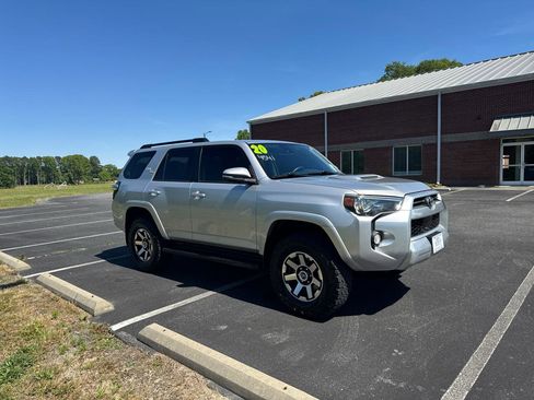 Used 2020 Toyota 4Runner TRD Off-Road Premium AWD/4WD image 2