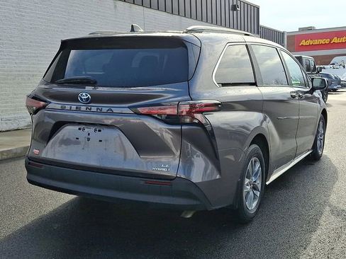 Used 2022 Toyota Sienna LE image 6